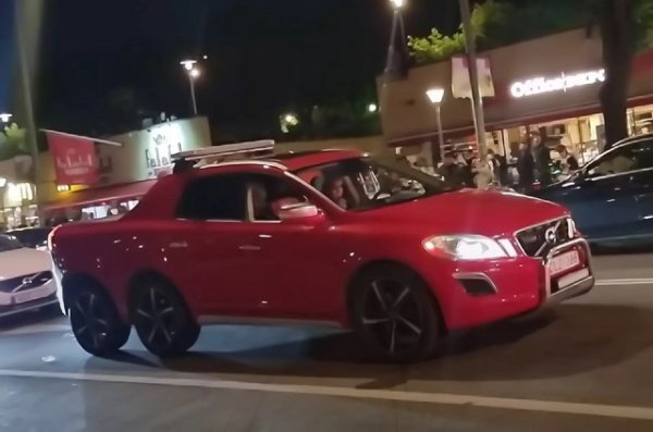 Предполага се, че това е резултат от работата на шведското студио за тунинг Dalbo Fordonsteknik, което създава необичайни проекти на базата на Volvo. Не е ясно дали има задвижване на всички колела, както и няма информация за техническите характеристики на колата и дали има доработки по двигателя и трансмисията.